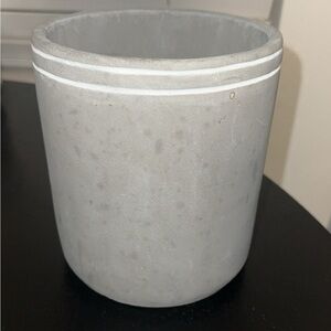Stone utensil holder